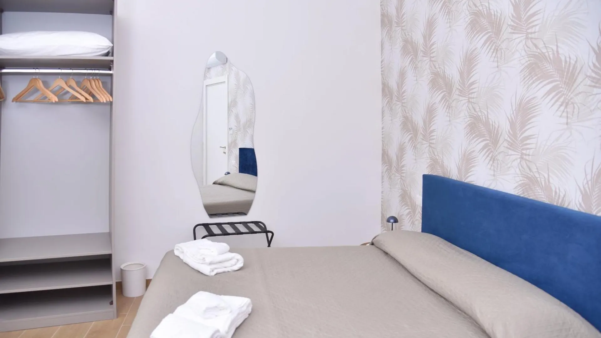 Rivieras House - Central Suites Naples Italy