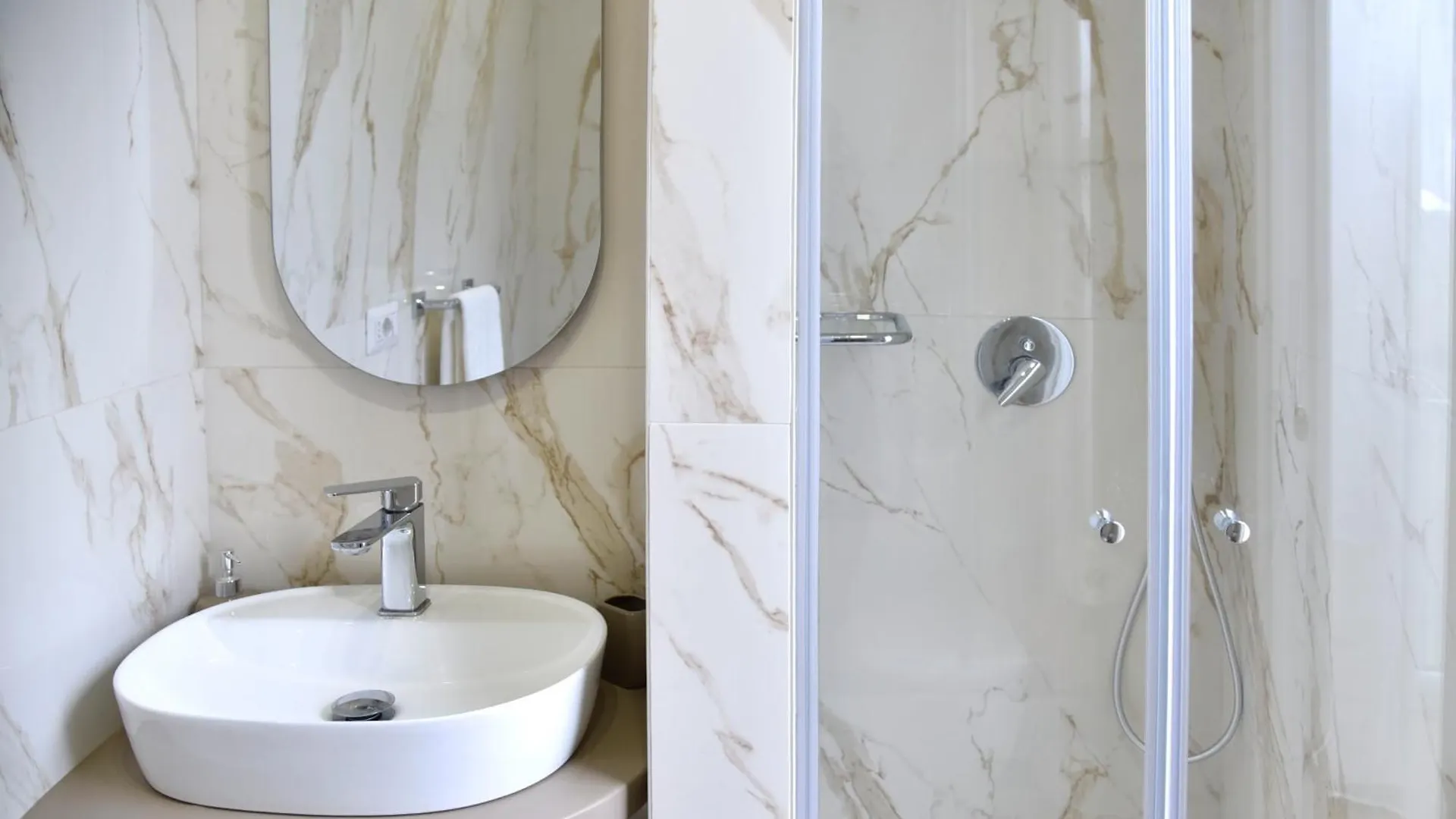 Guest house Rivieras House - Central Suites Naples Italy