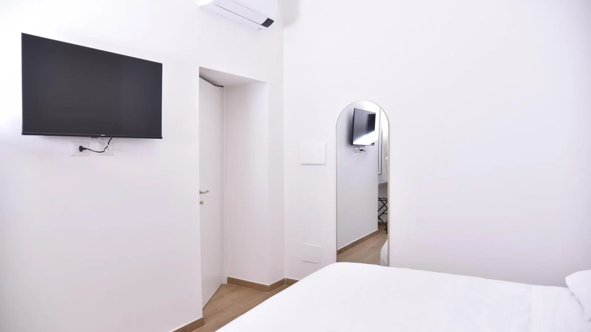 Guest house Rivieras House - Central Suites Naples Italy