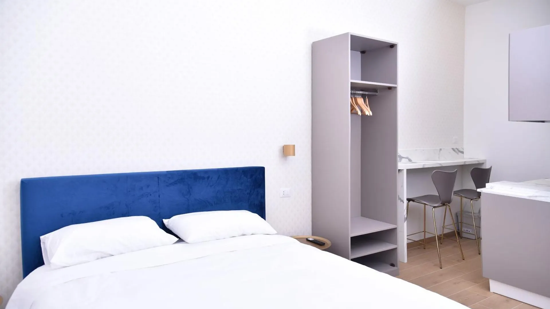 Rivieras House - Central Suites Naples Guest house
