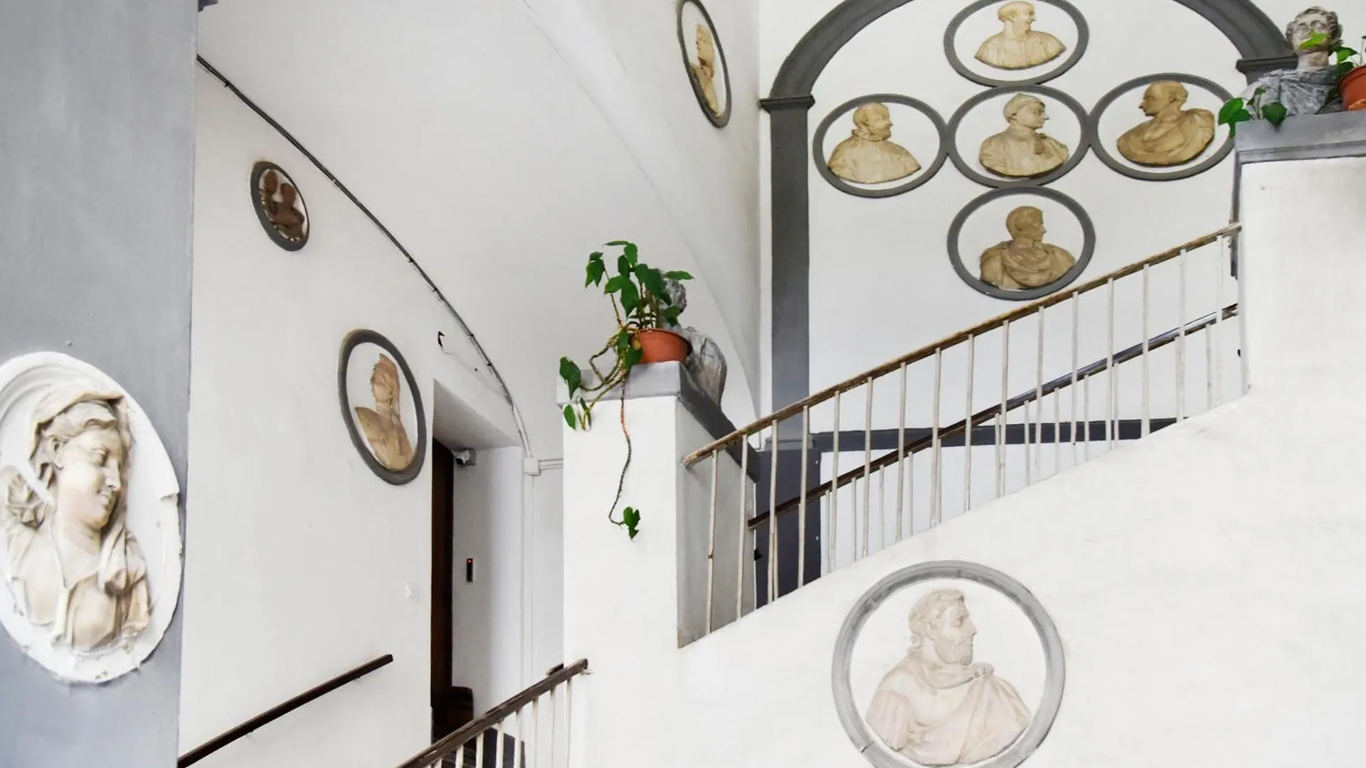 Rivieras House - Central Suites Naples 0*,